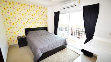 4-Bedroom Townhome | 4 kamar tidur, meja kerja, setrika/meja setrika, dan Wi-Fi gratis