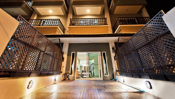 Unclassified image, 1 of 17, button - Premium Jacuzzi Townhome (Chonburi)