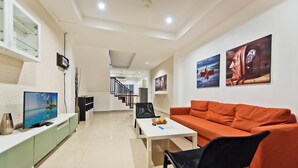Living area - Exclusive Jacuzzi Townhome (Pattaya)