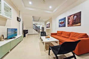 4-bedroom Townhome | Living area | Flat-screen TV - Exclusive Jacuzzi Townhome (Pattaya)