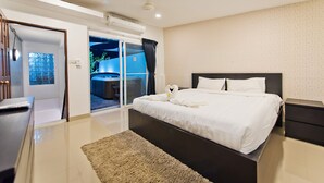4 bedrooms, iron/ironing board, free WiFi, bed sheets - Exclusive Jacuzzi Townhome (Pattaya)
