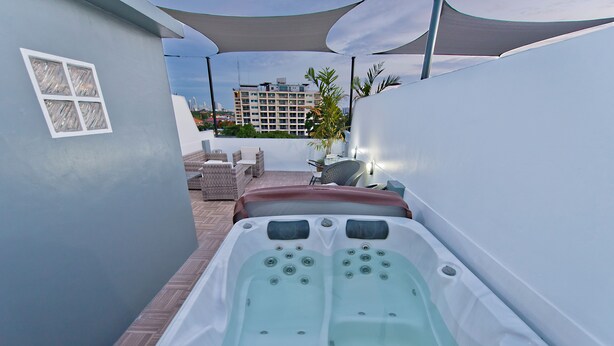 Private spa tub - Exclusive Jacuzzi Townhome (Pattaya)