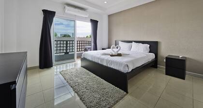 Modern Jacuzzi Townhome