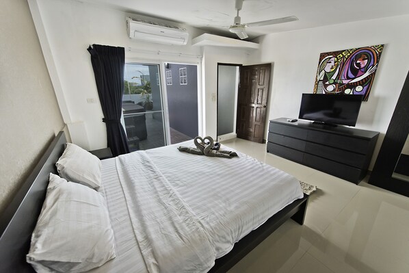 4-Bedroom Townhome | 4 bedrooms, free WiFi, bed sheets