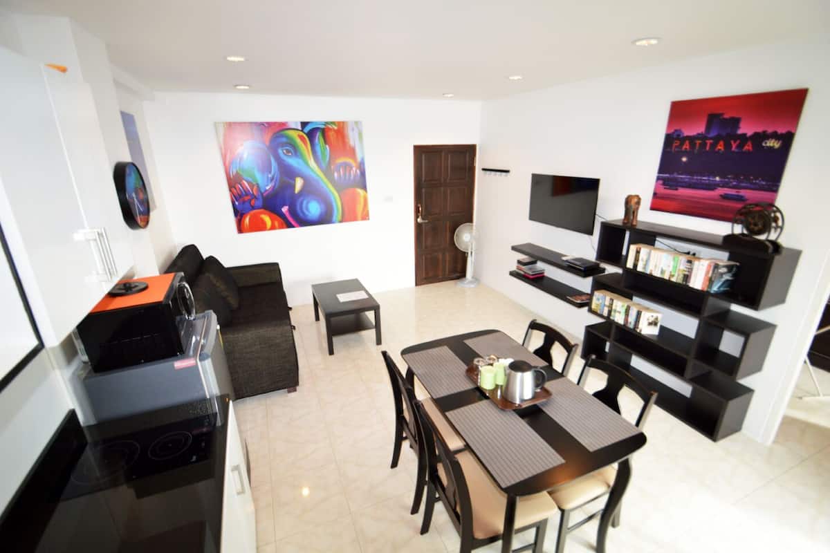 1-Bedroom Condo | Living area