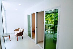 2-Bedroom Condo | Balcony - Ruamchok Condos (RC5) (Pattaya)