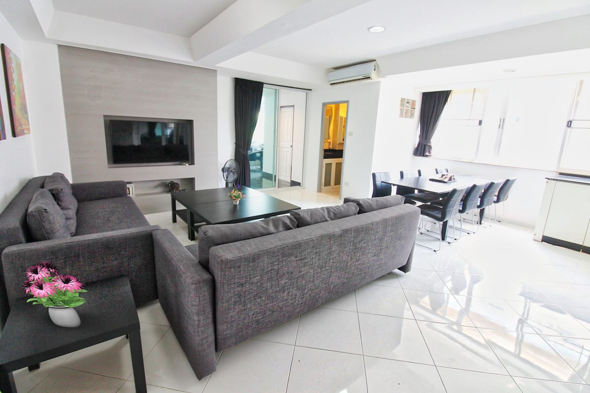 2-Bedroom Condo | Living area