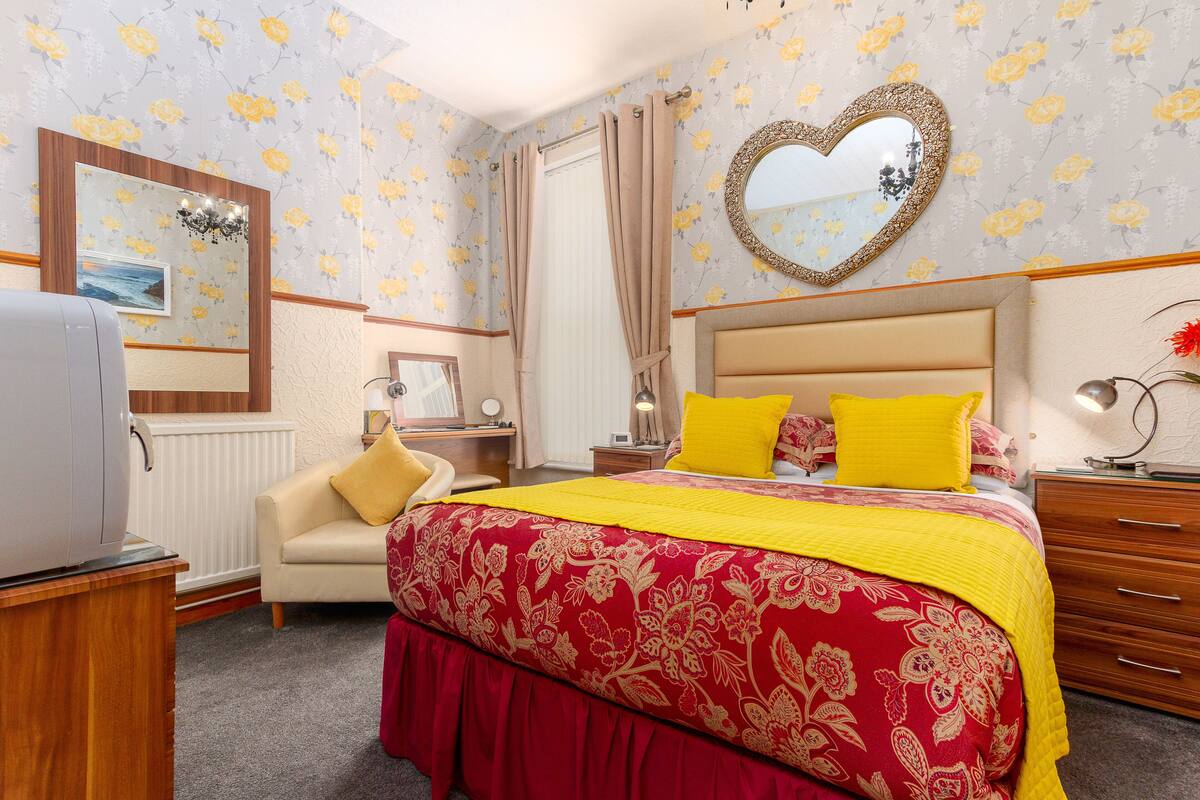 Superior Double Room, Ensuite (Kingsize) | Egyptian cotton sheets, premium bedding, in-room safe, blackout drapes