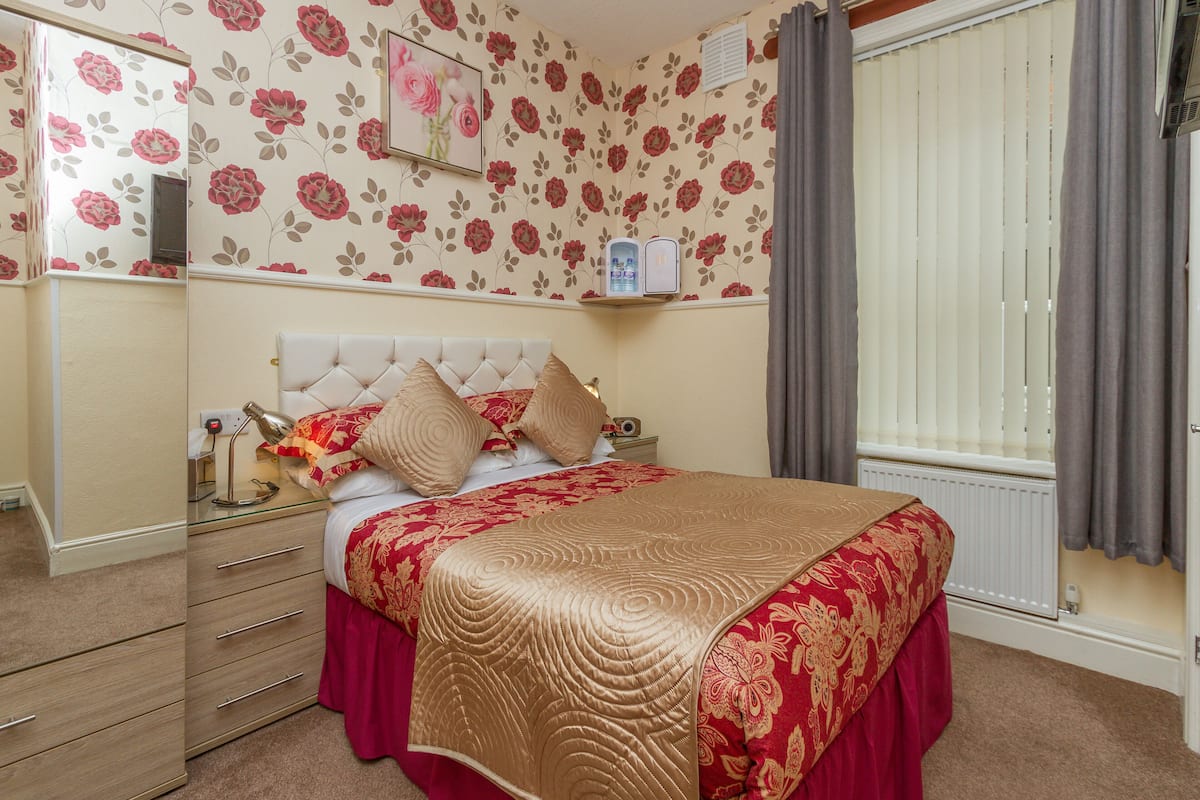 Deluxe Double Room, Ensuite (3rd Floor) | Egyptian cotton sheets, premium bedding, in-room safe