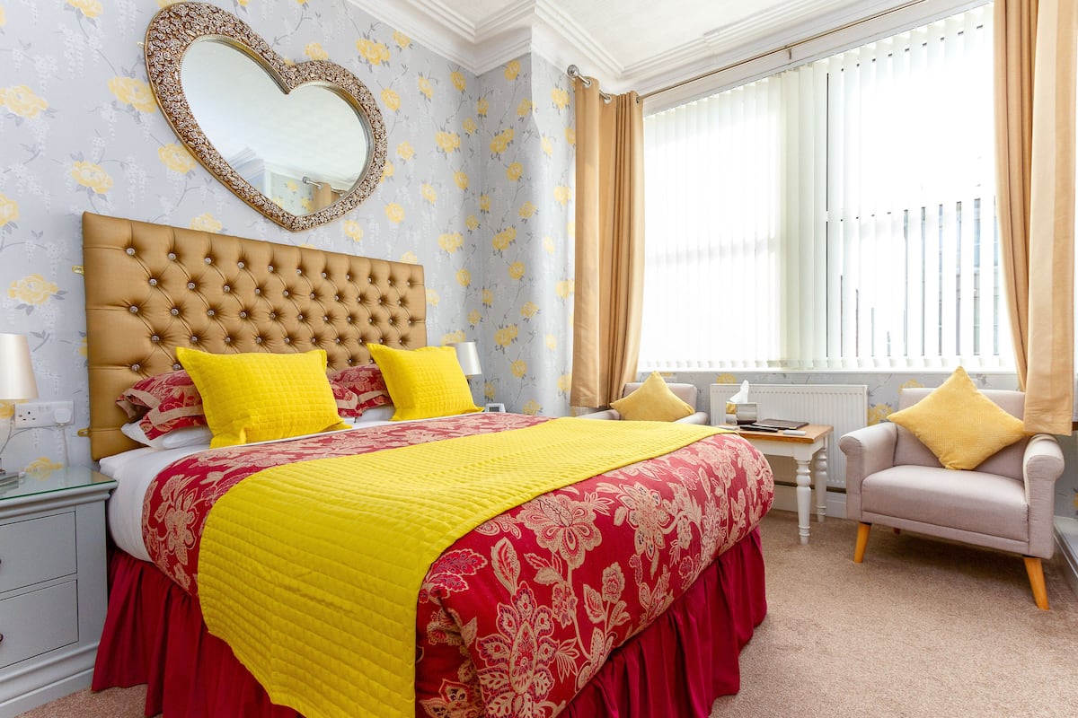Executive Double Room, Ensuite (King ) | Egyptian cotton sheets, premium bedding, in-room safe, blackout drapes