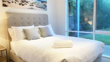 3 bedrooms, iron/ironing board, travel crib, free WiFi