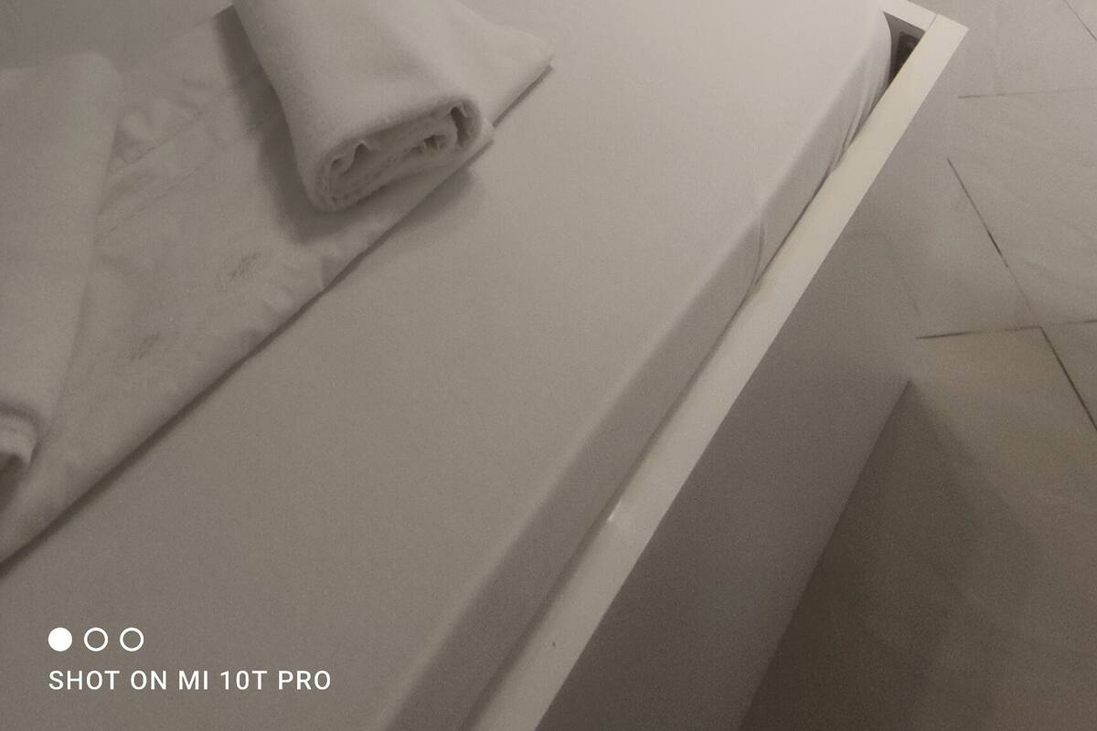 Free WiFi, bed sheets