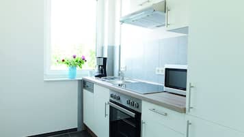 Full-sized fridge, microwave, stovetop, coffee/tea maker