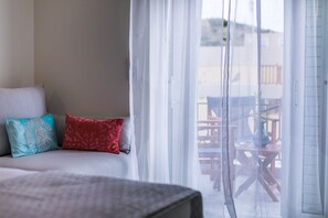 Triple Room, Balcony | Hypo-allergenic bedding, in-room safe, individually decorated