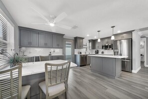 Unclassified image, 4 of 19, button