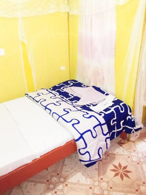 Single Room | Desk, free WiFi, bed sheets - Simba Lodge (Embu)