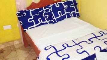 Single Room | Desk, free WiFi, bed sheets