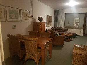 auf 2 Etagen | Wohnbereich | Fernseher