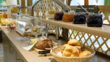 Daily buffet breakfast (EUR 8.5 per person)