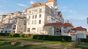 A multi-story building with a traditional architectural style, featuring a prominent tower and multiple balconies. - House Meeresblick WM319 - WM319 (Kühlungsborn)
