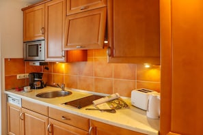 Kühlschrank, Mikrowelle, Geschirrspüler