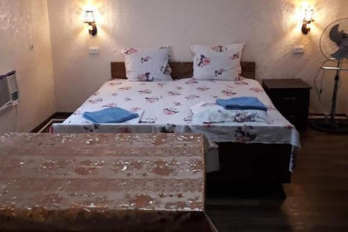 Standard Double or Twin Room | Iron/ironing board, free WiFi