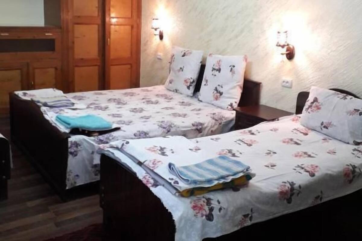 Standard Triple Room | Iron/ironing board (on request), WiFi (free)
