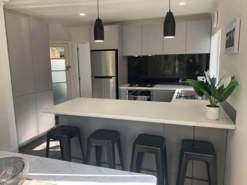 Okareka Lakestay - Sleeps 8 - close to lake.