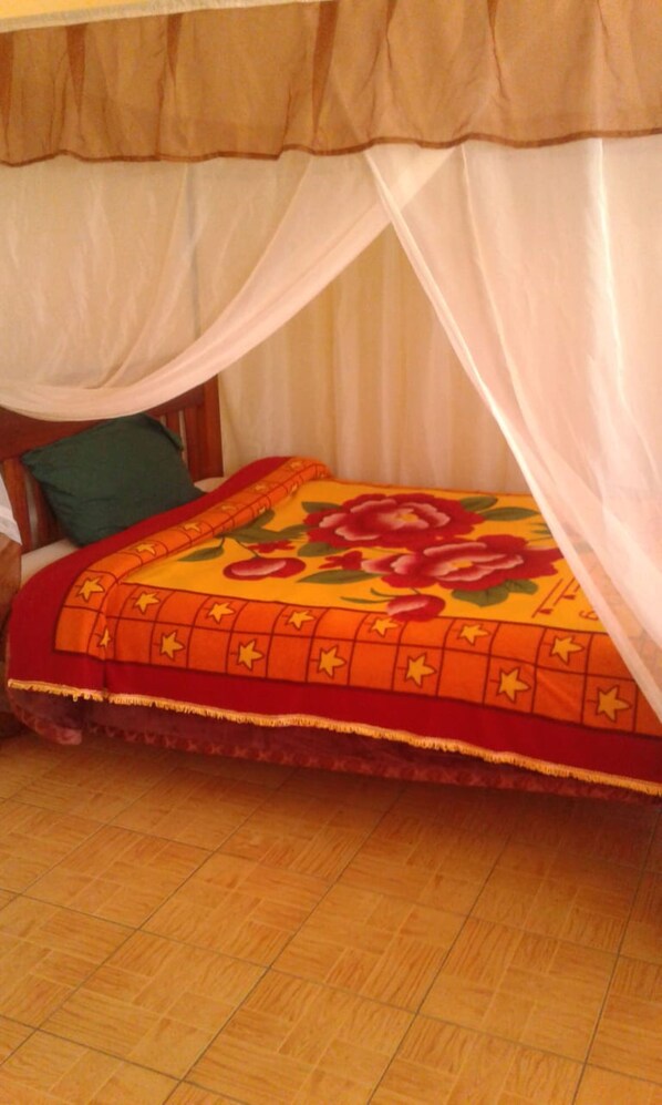 Desk, free WiFi, bed sheets