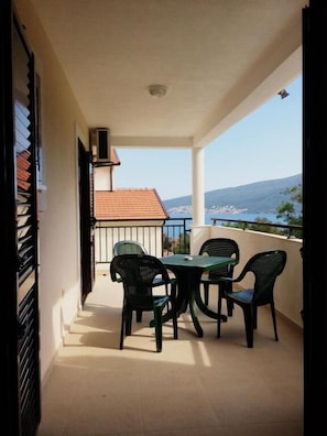 Balcony - Apartments Bella (Bijela)