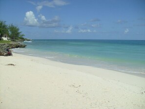 Plage à proximité, chaises longues