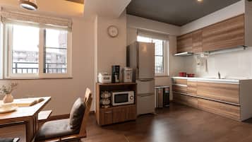 Classic Suite 2F(Non-Smoking) | Private kitchen