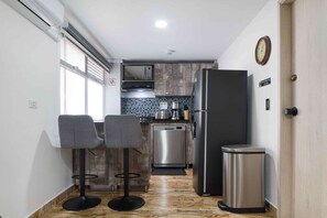 Kühlschrank, Mikrowelle, Geschirrspüler