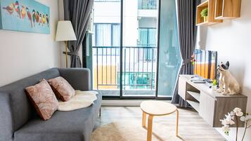 คอมฟอร์ทอพาร์ทเมนท์, 2 ห้องนอน | บริเวณนั่งเล่น | ทีวีจอแอลอีดี