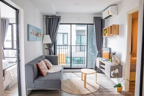 คอมฟอร์ทอพาร์ทเมนท์, 2 ห้องนอน | บริเวณนั่งเล่น | ทีวีจอแอลอีดี