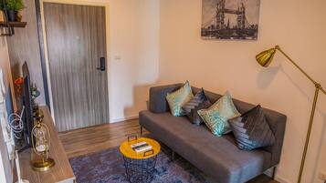 Comfort Apartment, 1 Bedroom | Living area | LED TV