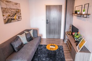 Comfort appartement, 1 slaapkamer | Woonkamer | Een ledtelevisie
