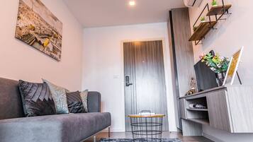 Comfort Apartment, 1 Bedroom | Living room | LED TV