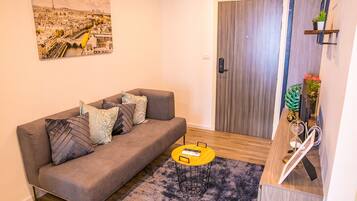 Comfort Apartment, 1 Bedroom | Living room | LED TV