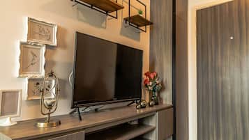 Comfort Apartment, 1 Bedroom | Television