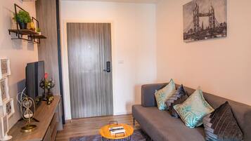 Apartemen Comfort, 1 kamar tidur | Ruang keluarga | TV LED