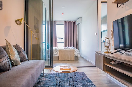 Apartment 450m from BTS with Sky Pool - bkbloft8