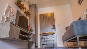Comfort Apartment, 1 Bedroom | Living room | LED TV