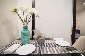 Comfort Apartment, 1 Bedroom | In-room dining
