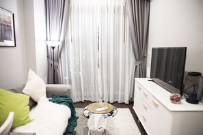 Comfort Apartment, 1 Bedroom | Living room - Community Apartment - bkbhce6 (Bangkok)