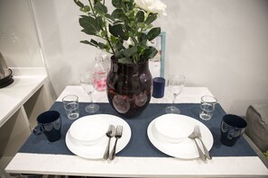 Comfort Apartment, 1 Bedroom | In-room dining