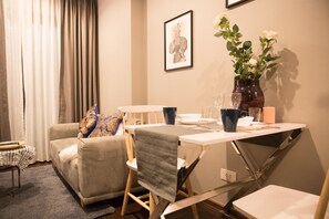 Appartement Confort, 1 chambre | Coin séjour | Télévision LED