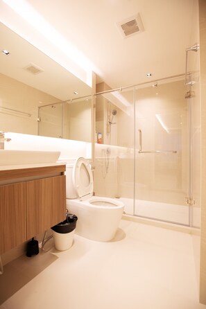 Comfort Apartment, 2 Bedrooms | Bathroom | Separate tub and shower, deep soaking tub, rainfall showerhead - Near BTS Thonglor, Cozy and Comfortable Condo bkvtara11 (Bangkok)