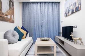 คอมฟอร์ทอพาร์ทเมนท์, 2 ห้องนอน | ห้องนั่งเล่น | ทีวีจอแอลอีดี