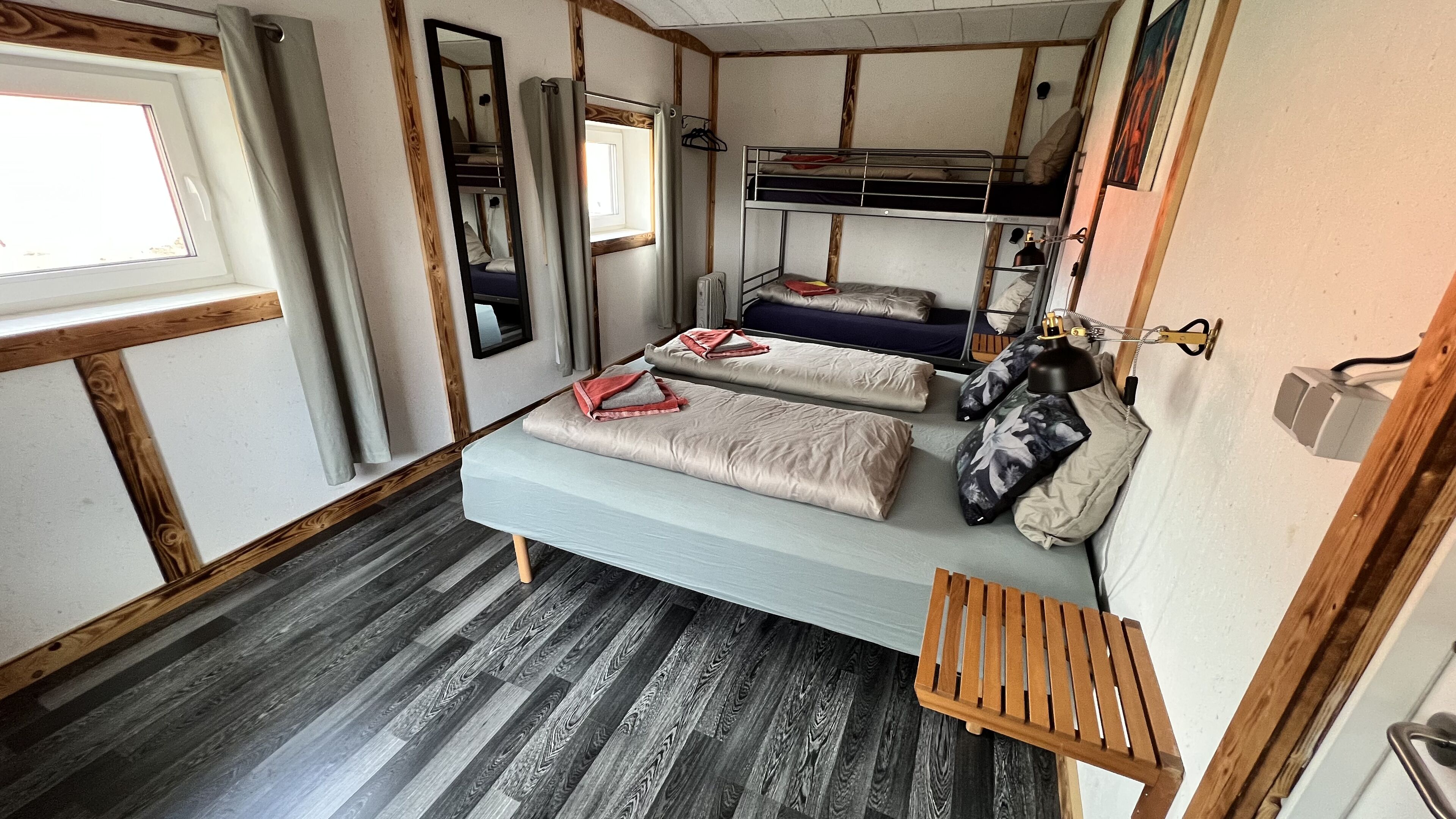 # 1 Riders Sweet | Iron/ironing board, bed sheets